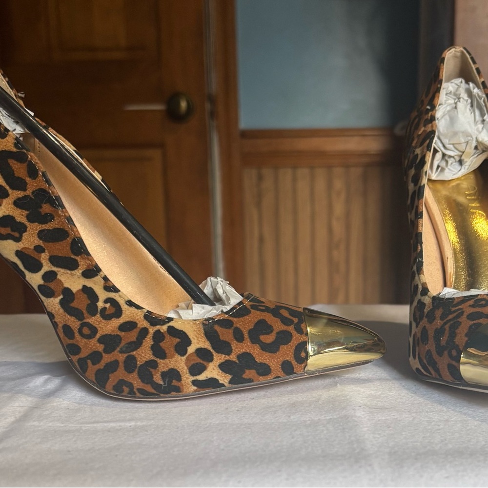 Shoe Dazzle Leopard Print Pointed Heels with Gold Toe